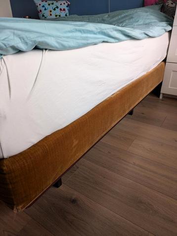 Bedframe boxspring 180*200 beschikbaar voor biedingen