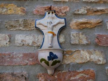 Wijwaterbakje van ca. 1850 Jezus Christus INRI teken beschikbaar voor biedingen