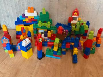 Heel veel “nep” duplo bouwstenen, leuk speelgoed beschikbaar voor biedingen