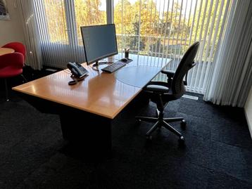 Bureau - MOET SNEL WEG! beschikbaar voor biedingen