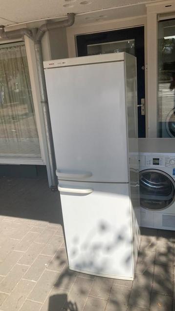 Bosch koelkast met 3 vrieslades onder beschikbaar voor biedingen