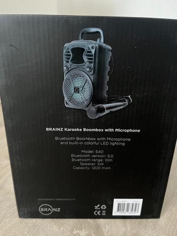 Karaoke boombox met mircofoon beschikbaar voor biedingen