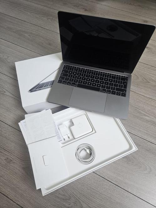 macbook pro 2018 space grey, Computers en Software, Apple Macbooks, Zo goed als nieuw, MacBook Pro, 13 inch, 2 tot 3 Ghz, 256 GB