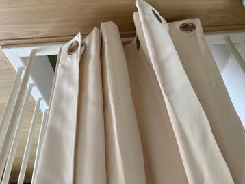 Gordijn ecru maat 240x280 met 16 ringen roede en bevestiging beschikbaar voor biedingen