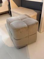 Vierkante Suede Poef, Huis en Inrichting, Ophalen, Minder dan 50 cm, Vierkant, Zo goed als nieuw