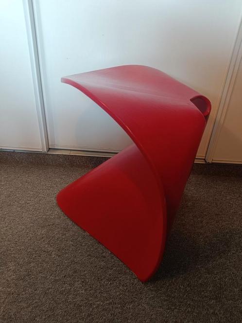 Knalrode  design kruk: Fortune Cookie Stool, Huis en Inrichting, Fauteuils, Gebruikt, Hout, Minder dan 50 cm, Minder dan 75 cm