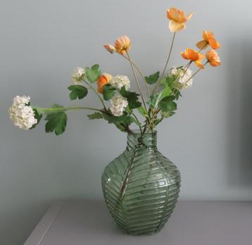 Vaas van bewerkt glas - H 28cm x Ø 21cm x Ø 8cm bovenzijde beschikbaar voor biedingen