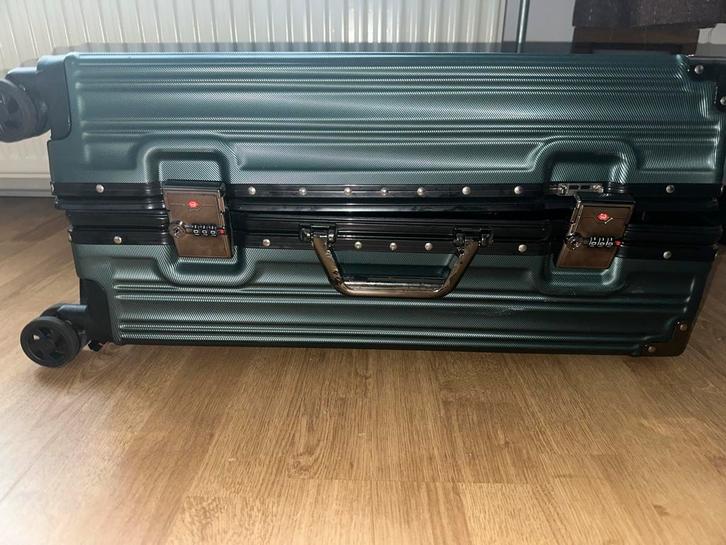 Koffer - Gratis! (Wieltje kapot), Sieraden, Tassen en Uiterlijk, Koffers, Gebruikt, Hard kunststof, 60 tot 70 cm, 45 tot 55 cm