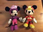 Mickey & Minnie Mouse knuffels in racekostuum. 18 cm. set, Verzamelen, Mickey Mouse, Ophalen of Verzenden, Knuffel