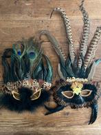 Twee maskers met veren uit Venetië, Ophalen of Verzenden, Zo goed als nieuw