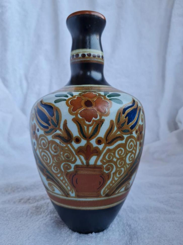 Plateel Vaas Arnhem Persian Zwart Bloem 22cm, Antiek en Kunst, Antiek | Vazen, Ophalen of Verzenden