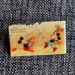Mickey & Minnie cartoon pin - Disneyland Paris, Verzamelen, Speldjes, Pins en Buttons, Speldje of Pin, Zo goed als nieuw, Ophalen