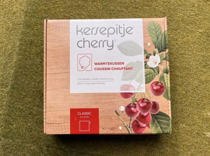 Kersepitje cherry warmtekussen (Nieuw), Huis en Inrichting, Woonaccessoires | Kussens, Nieuw, Rood, Vierkant, Ophalen of Verzenden
