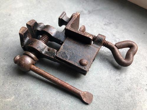 Kleine oude bankschroef (#2) - vooroorlogs - vintage, Antiek en Kunst, Antiek | Gereedschap en Instrumenten, Ophalen of Verzenden