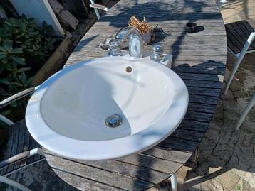 Wasbak waskom met kraan beschikbaar voor biedingen