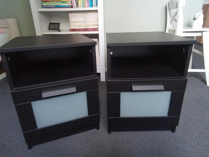2 Nachtkastjes. -  Kleur Zwart, Huis en Inrichting, Slaapkamer | Nachtkastjes, Zo goed als nieuw, Minder dan 55 cm, Minder dan 45 cm