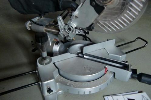 Radiaal- kap- en verstekzaagmachine met laser, Doe-het-zelf en Verbouw, Gereedschap | Zaagmachines, Zo goed als nieuw, Afkortzaag