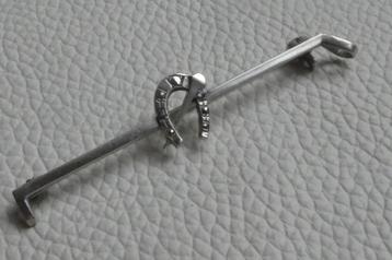 Zilveren broche met hoefijzer en zweepje beschikbaar voor biedingen