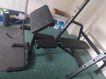Halterbank met squat Rack beschikbaar voor biedingen