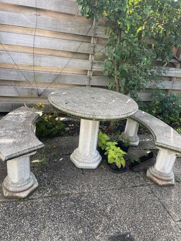 Betonnen tuinset – tafel + 2 banken  beschikbaar voor biedingen