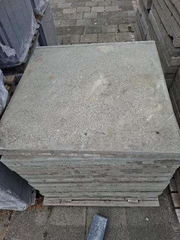 Opheffingsuitverkoop: Gebruikte betontegels 80x80x6 beschikbaar voor biedingen