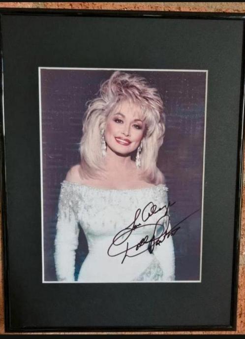 Dolly Parton gesigneerde foto / foto + handtekening, Verzamelen, Muziek, Artiesten en Beroemdheden, Zo goed als nieuw, Foto of Kaart