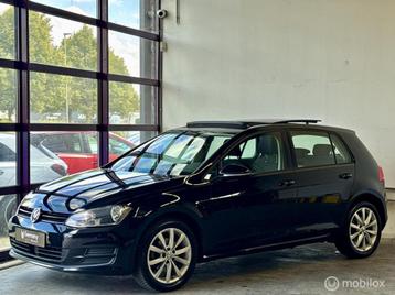 Volkswagen Golf 7 1.2 TSI Pano / Trekhaak / Standkachel beschikbaar voor biedingen