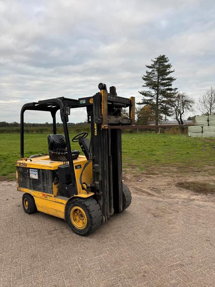 Daewoo 2500Kg elektrische heftruck, triplo, freelift, Zakelijke goederen, Machines en Bouw | Heftrucks en Intern transport, Heftruck