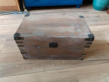 Vintage houten opbergkist  beschikbaar voor biedingen