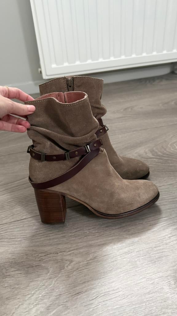 Sacha laarzen, Kleding | Dames, Schoenen, Bruin, Lage of Enkellaarzen, Ophalen of Verzenden, Zo goed als nieuw