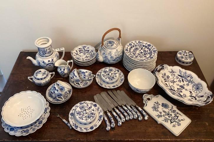 50 Delig porseleinen servies Zwiebelmuster -Hutschenreuther, Antiek en Kunst, Antiek | Servies compleet, Ophalen