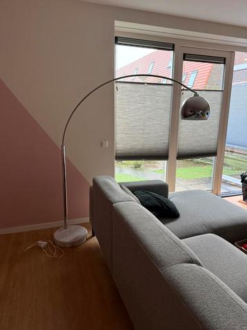 Retro booglamp beschikbaar voor biedingen