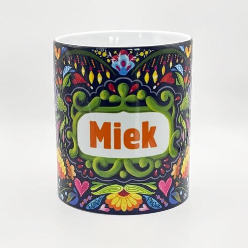 Flower Power mok met naam, Huis en Inrichting, Keuken | Servies, Nieuw, Kop(pen) en/of Schotel(s), Overige stijlen, Keramiek, Ophalen of Verzenden