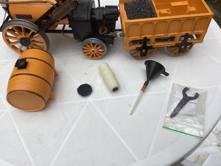 WIE KAN MIJ HELPEN. INFO NODIG OM DE GASTANK HORNBY ROCKET, Hobby en Vrije tijd, Modelbouw | Overige, Groter dan 1:32, Ophalen of Verzenden