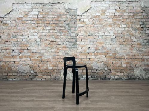 Artek K65 bij TheReSales, Huis en Inrichting, Krukjes, Zo goed als nieuw, Hout, Ophalen of Verzenden