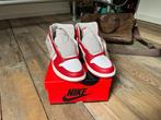 Nike Air Jordan 1 High Varsity Red - 38,5, Nike, Nieuw, Ophalen of Verzenden, Sneakers of Gympen