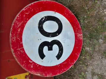 Bord. Verkeersbord .aanwijzingsbord. verkeers bord. beschikbaar voor biedingen