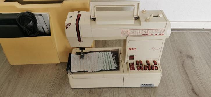 Naaimachine PFAFF Fistival Echt Leer naaien, Hobby en Vrije tijd, Naaimachines en Toebehoren, Zo goed als nieuw, Naaimachine, Pfaff