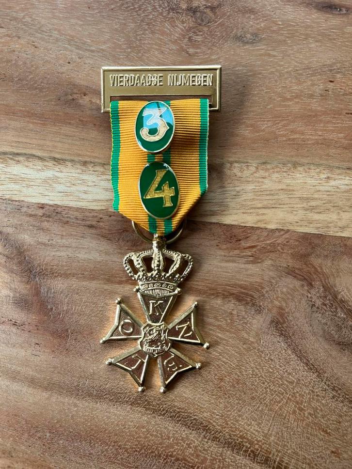 4-Daagse Medaille Nijmegen met 3 en 4, Verzamelen, Militaria | Algemeen, Overige soorten, Lintje, Medaille of Wings, Nederland