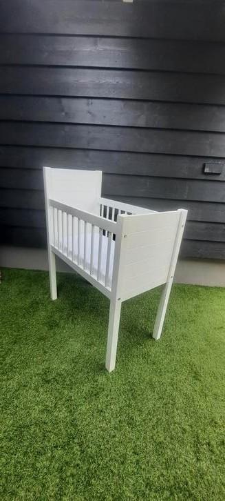 Kidsmill Noa houten wiegje matt wit inclusief matras beschikbaar voor biedingen