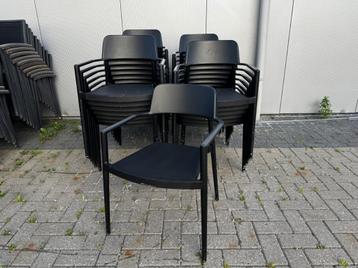 Partijen gebruikte terrasstoelen beschikbaar voor biedingen