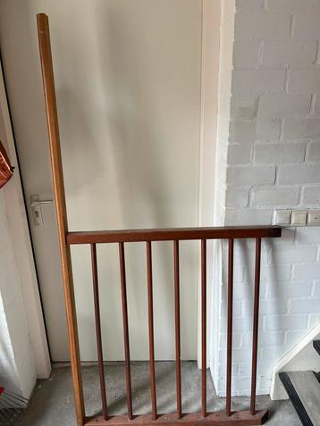 Houten Traphekje / Balustrade 93x103cm beschikbaar voor biedingen