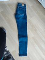 Stradivarius Skinny Jeans - Maat 34, Kleding | Dames, Spijkerbroeken en Jeans, Blauw, Ophalen of Verzenden, Zo goed als nieuw