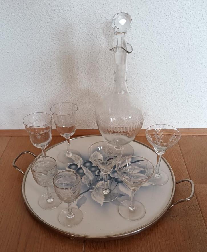 Tegeldienblad met karaf en glaasjes, Antiek en Kunst, Antiek | Overige Antiek, Ophalen of Verzenden
