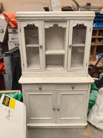 Nette brocante servieskast mag weg voor een leuk bod  beschikbaar voor biedingen
