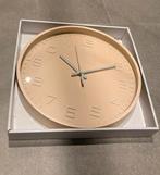Lichtroze klok, Huis en Inrichting, Woonaccessoires | Klokken, Ophalen of Verzenden, Zo goed als nieuw, Wandklok
