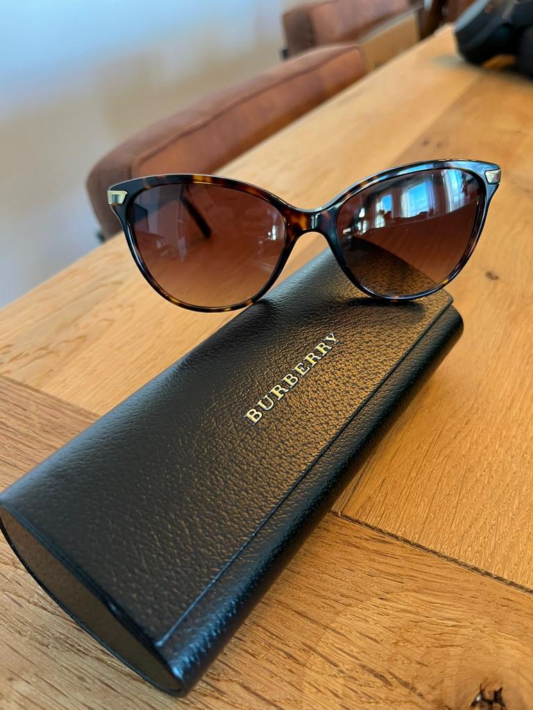Stijlvolle Burberry Zonnebril - Bruin zwart, Overige merken, Zonnebril, Bruin, Ophalen of Verzenden
