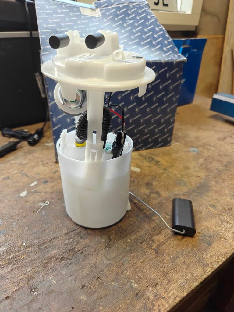 Nieuwe pierburg brandstofpomp peugeot 206 2.0, Ophalen, Nieuw