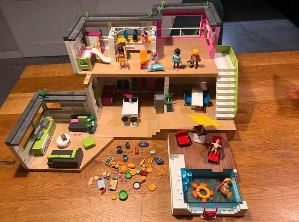 Groot Playmobil Modern Huis met Zwembad en Meubels, Ophalen of Verzenden, Zo goed als nieuw, Poppenhuis