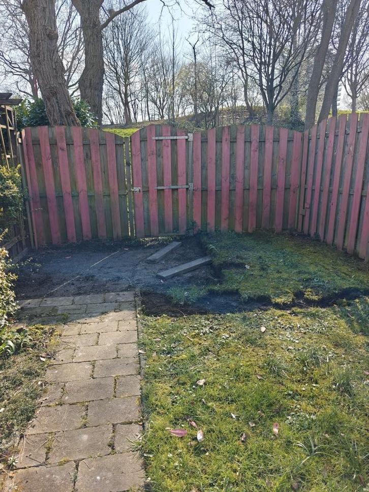 Schutting 4m breed met deur, Tuin en Terras, Schuttingen, Gebruikt, Hout, 1 tot 2 meter, 3 tot 6 meter, Ophalen